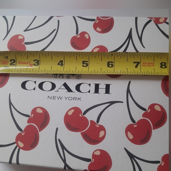 New Coach Heart Shape Cherry Print Coin Coin/ Tote Charm  Dog Clip & Gift Box - Picture 6 of 11